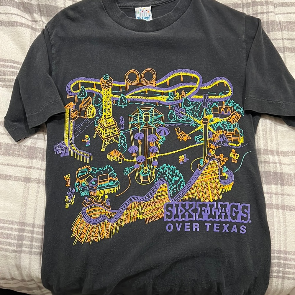 Vintage Official Six Flags Retro T-Shirt